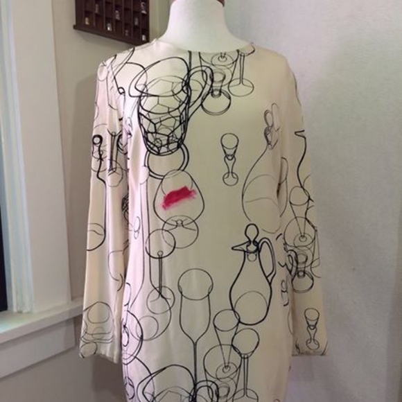 Mini dress with wine & lipstick theme - Picture 2 of 8